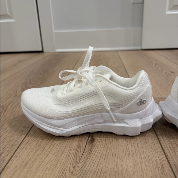 ALO Runner White Sneakers Womens Size 6.5 - Picture 7 of 16